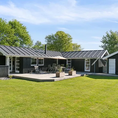Holiday home Melvin - 700m From The Sea In Funen By Interhome